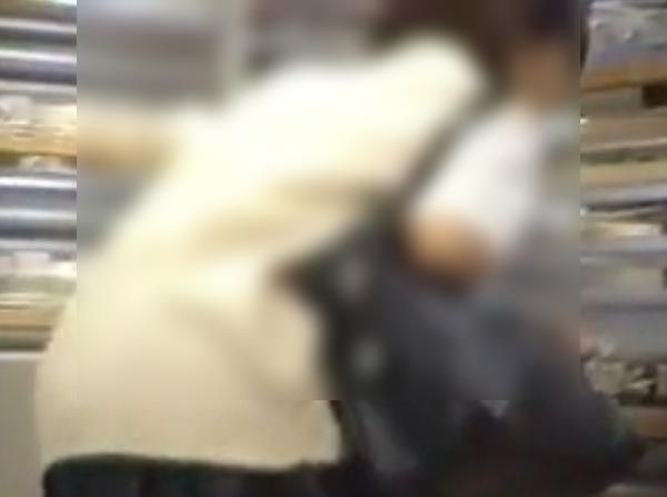 【盗撮動画】現役女子校生のパンティ隠し撮り！ツインテール女子の下半身に執着した危険なパンチラ攻略！のトップ画像