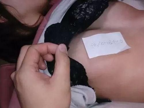 【盗撮】観覧注意！酒が弱い美少女彼女が泥酔して意識を失ったのに衣類を脱がせてヌード撮影してネット公開！のトップ画像