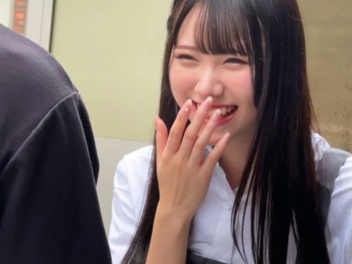 【エロ動画 素人】 カフェでバイト中のEカップ大学生の可愛い美少女にガチ本番交渉のトップ画像
